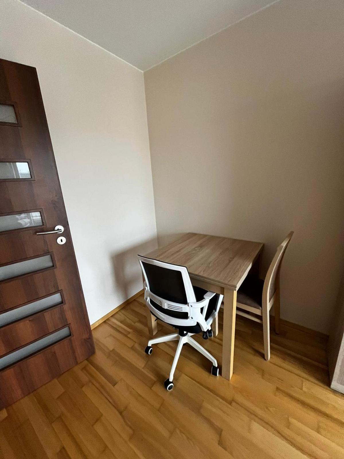 Cozy Corner: Apartment With Wifi And Private Balcony Vratislav Exteriér fotografie